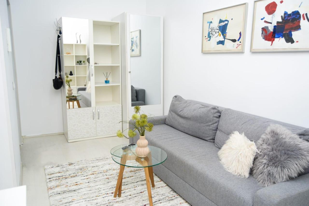 Cozzy Inn City Centre Constanta Ngoại thất bức ảnh